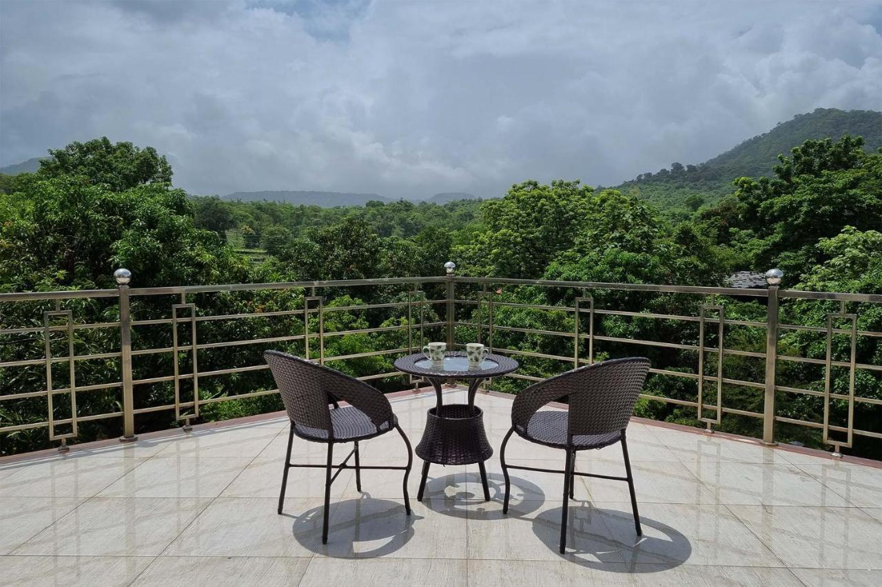 Aqua & Sage By Stayvista - Riverside Villa With Pool & Terrace Karjat Εξωτερικό φωτογραφία
