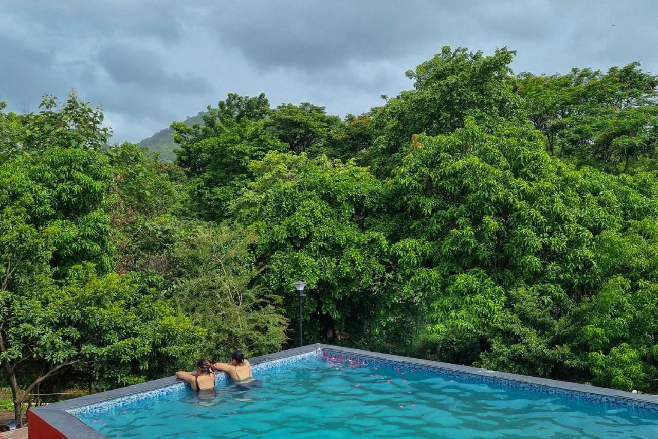 Aqua & Sage By Stayvista - Riverside Villa With Pool & Terrace Karjat Εξωτερικό φωτογραφία