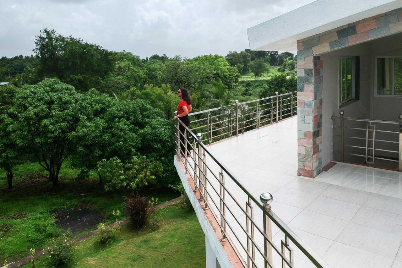 Aqua & Sage By Stayvista - Riverside Villa With Pool & Terrace Karjat Εξωτερικό φωτογραφία